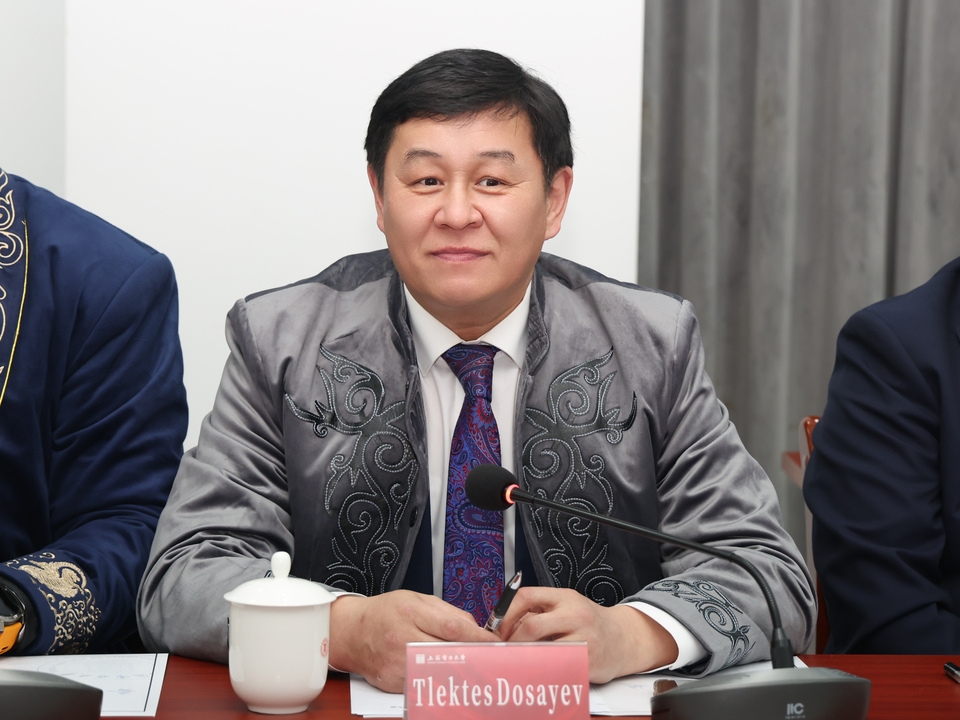 哈萨克斯坦卡拉干达州代表团访问我校 哈萨克斯坦卡拉干达州代表团访问我校