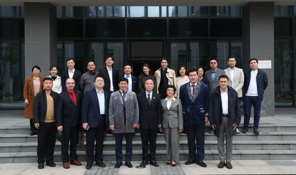 哈萨克斯坦卡拉干达州代表团访问我校 哈萨克斯坦卡拉干达州代表团访问我校