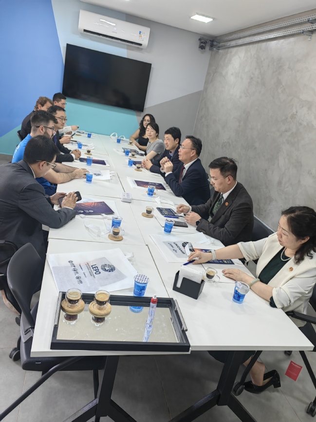 我校与巴西坎皮纳斯州立大学、巴西CPFL能源公司签署三方合作备忘录,携手共筑金砖合作新篇章 我校与巴西坎皮纳斯州立大学、巴西CPFL能源公司签署三方合作备忘录,携手共筑金砖合作新篇章