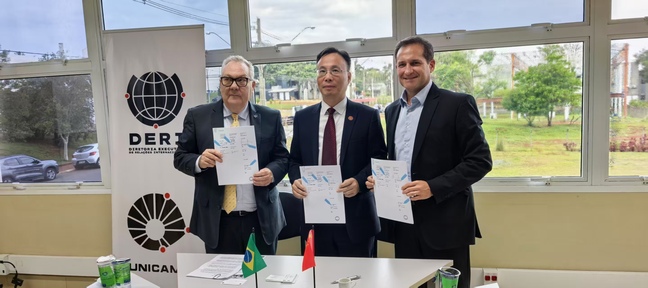 我校与巴西坎皮纳斯州立大学、巴西CPFL能源公司签署三方合作备忘录,携手共筑金砖合作新篇章 我校与巴西坎皮纳斯州立大学、巴西CPFL能源公司签署三方合作备忘录,携手共筑金砖合作新篇章