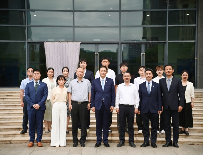 宋来接待全球能源互联网发展合作组织程志强总监来访