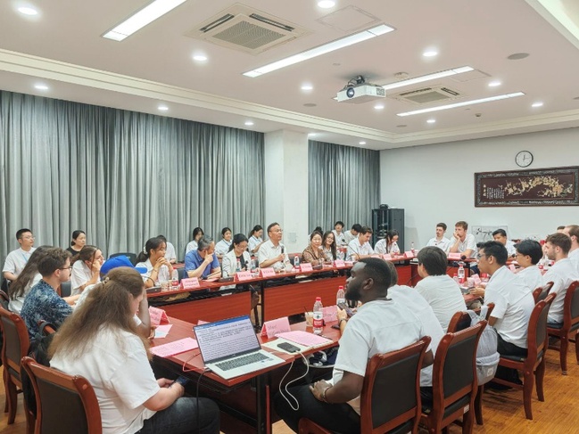 2025年上海国际暑期学校中期座谈会在我校举办 2025年上海国际暑期学校中期座谈会在我校举办