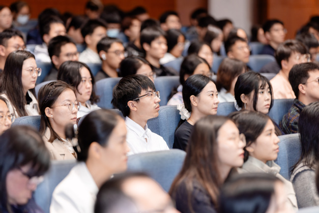 香港特别行政区第五任行政长官林郑月娥女士到访上海电力大学 香港特别行政区第五任行政长官林郑月娥女士到访上海电力大学