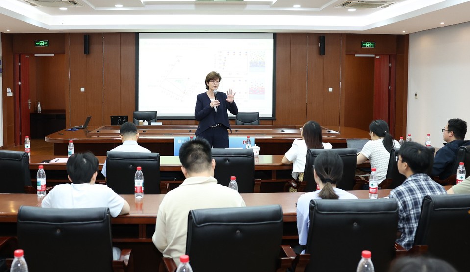 德国国家工程院院士Gabriele Sadowski教授做客我校澎湃大讲堂